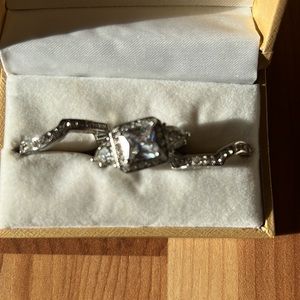 Beautiful wedding rings set, size 8 925 sterling silver, cubic zirconia